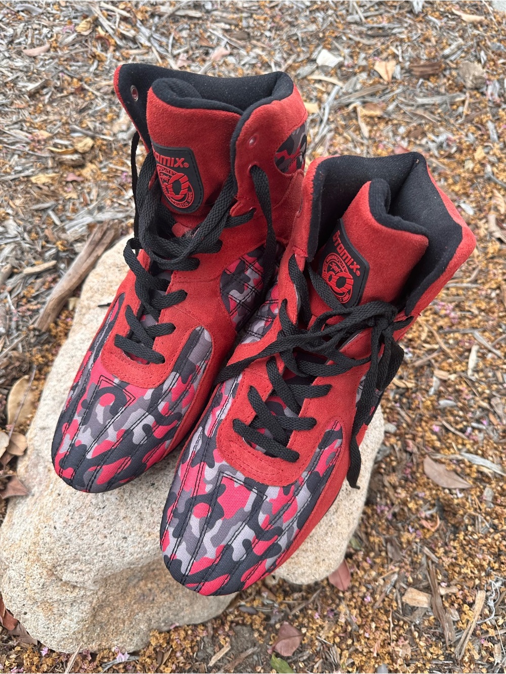 OTOMIX Red and Black High-Top Lace Boxing Shoes